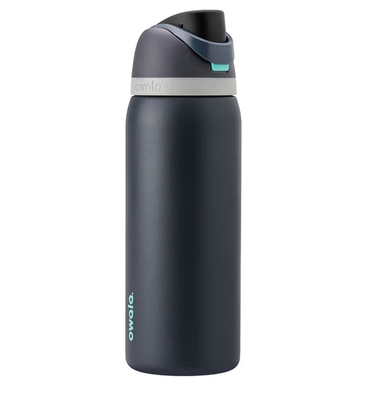 Owala FreeSip - Botella de agua aislada de acero inoxidable con popote para deportes, viajes y escuela, botella de agua deportiva sin BPA, 32 onzas, marea brumosa