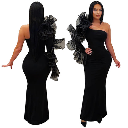 Vestido largo plisado de hombros inclinados